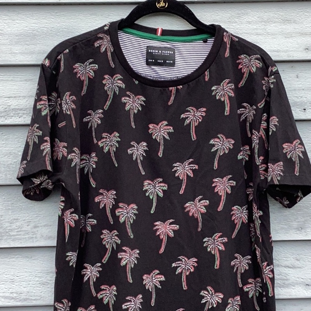 Denim & Flower Black w/ Pink & Green Palm Tree Tee Medium
